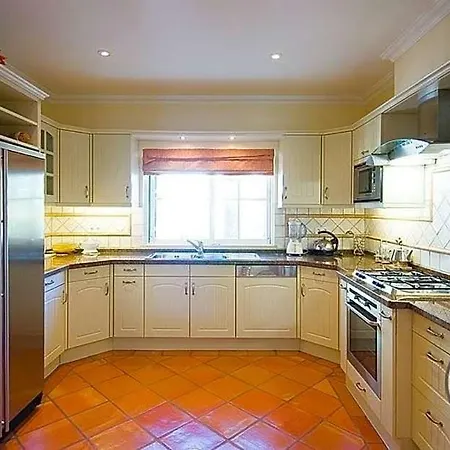 Sleeps 8 Pool Air Con Wifi Villa *