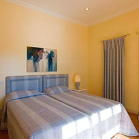 Sleeps 8 Pool Air Con Wifi *